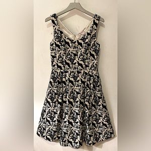 Betsy Johnson fit and flare halter midi dress size 8 with raven/crow print